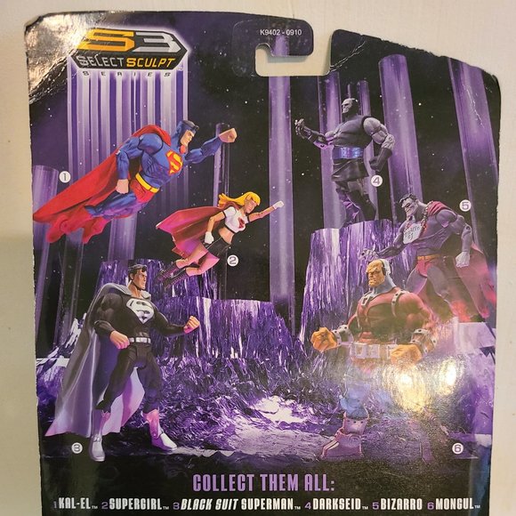 DC Super Heroes- S3 Select Sculpt Series Supergirl - Picture 4 of 5